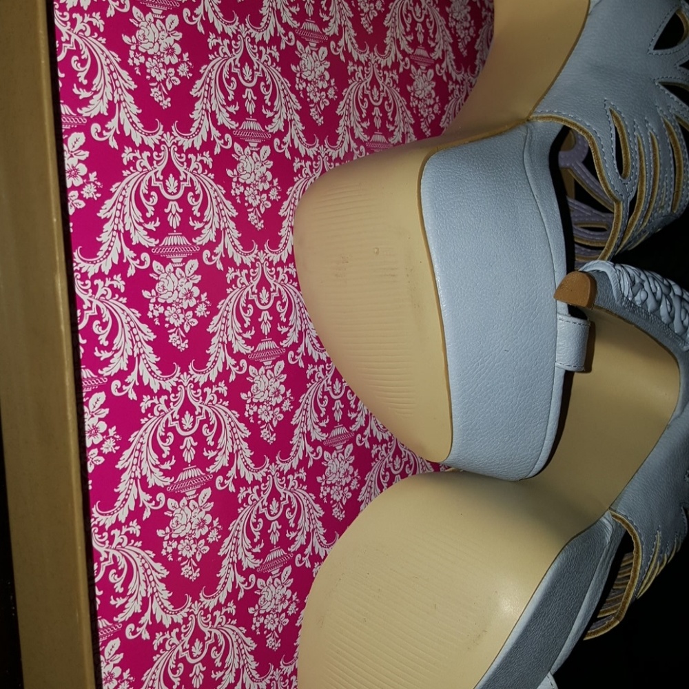 Shoes - Picture 2 of 5